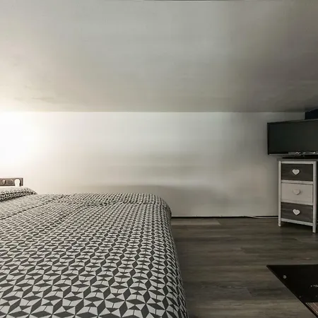 Mezzanine Near Monaco Apartment