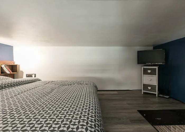 Mezzanine Near Monaco Apartment